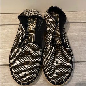 Like new Women’s black dv espadrilles size 7.5